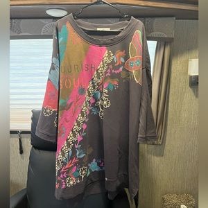 Very oversized sweatshirt